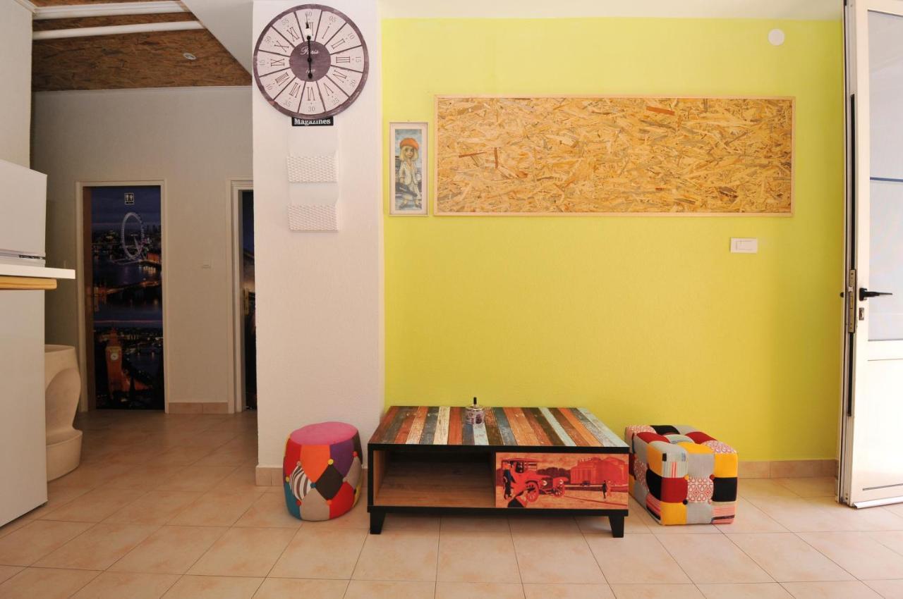 Oasis Hostel Split Bagian luar foto