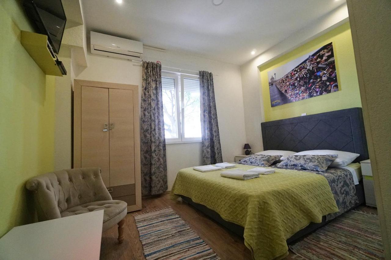 Oasis Hostel Split Bagian luar foto