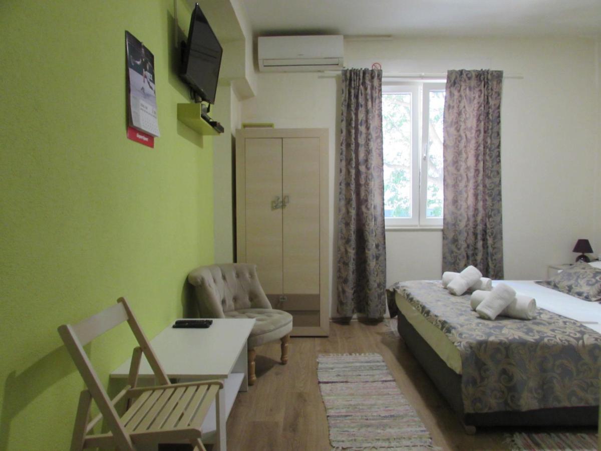 Oasis Hostel Split Bagian luar foto