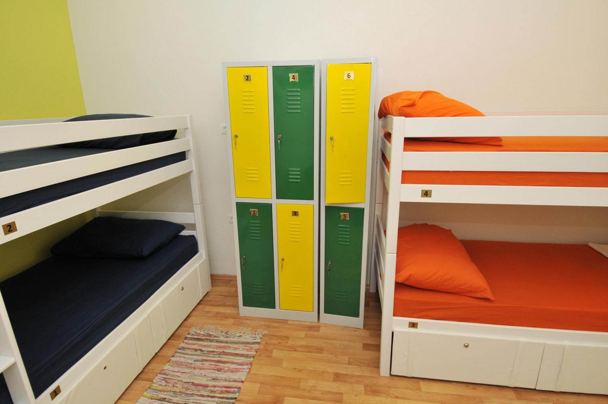 Oasis Hostel Split Bagian luar foto